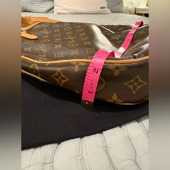 LOUIS VUITTON
Monogram Canvas Odeon GM - Picture 14 of 16